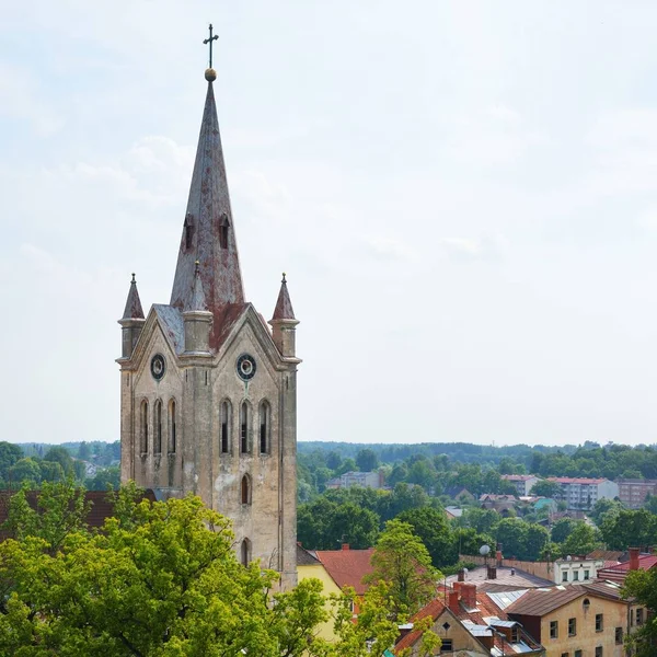 Cesis Středověký Hrad Ensemble Proti Modré Obloze — Stock fotografie