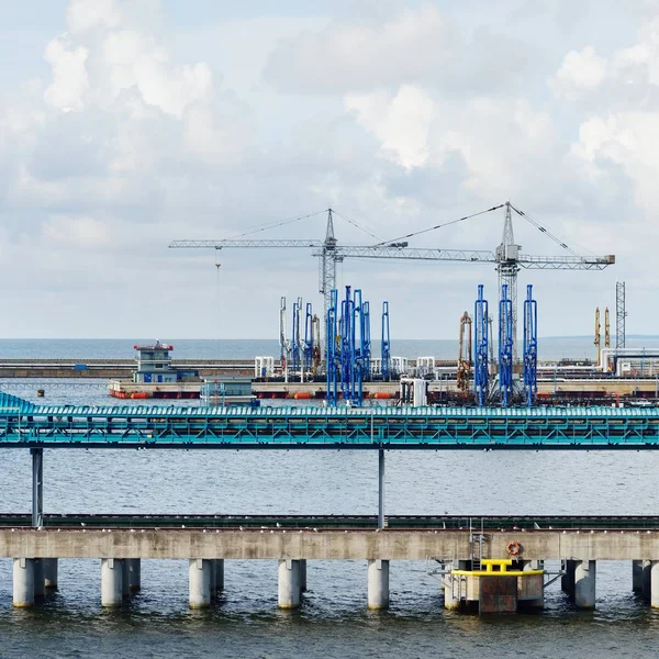 Dźwigi Portowe Terminalu Naftowego Ventspils Łotwa — Zdjęcie stockowe