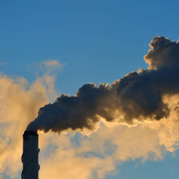 Distant View Factory Pipe Lot Smoke Blue Sky — Stock Photo, Image