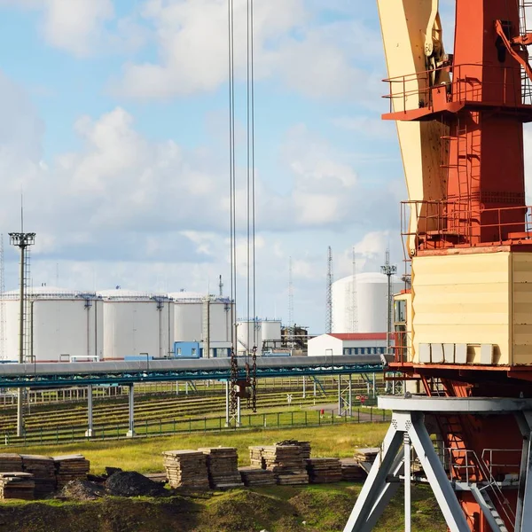 Grúa Portuaria Terminal Petrolífera Ventspils Letonia —  Fotos de Stock