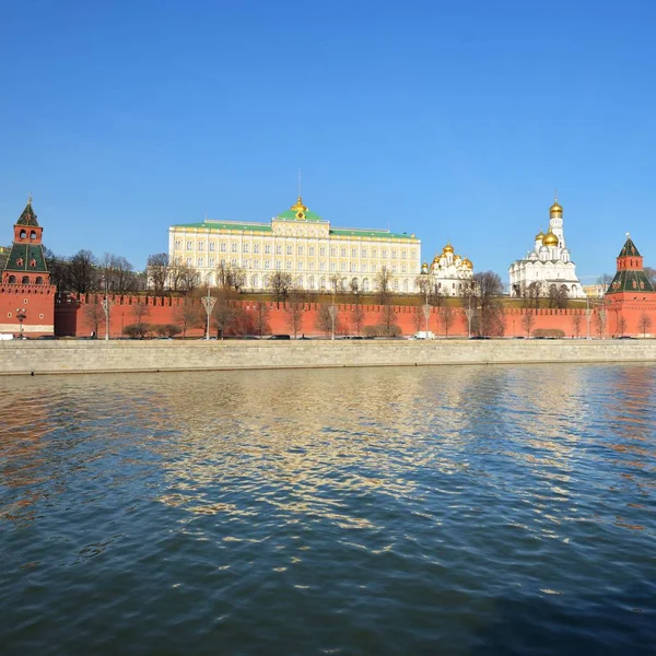 Vista Las Paredes Ladrillo Rojo Del Kremlin Río Moscú Moscú —  Fotos de Stock