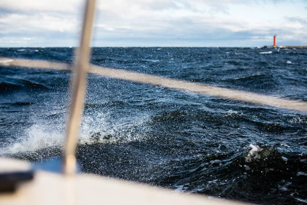 Navegação Inverno Uma Vista Convés Iate Para Proa Mar Báltico — Fotografia de Stock