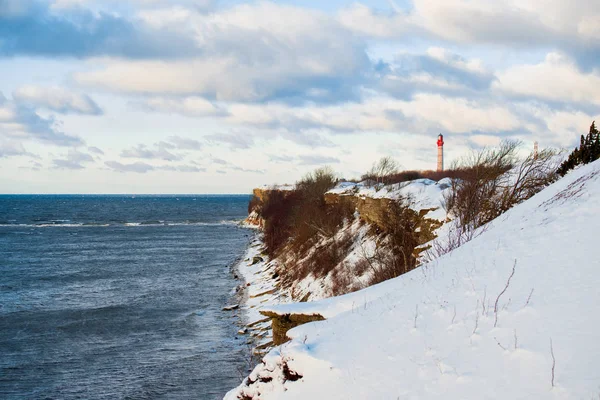 Paisagem Inverno Mar Rochoso Coberto Neve Mar Báltico Pôr Sol — Fotografia de Stock