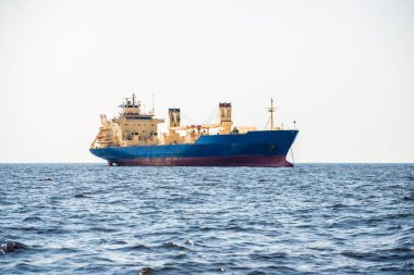 Toplu terminal. Kargo limanı vinç inşaatları. Renkli industri