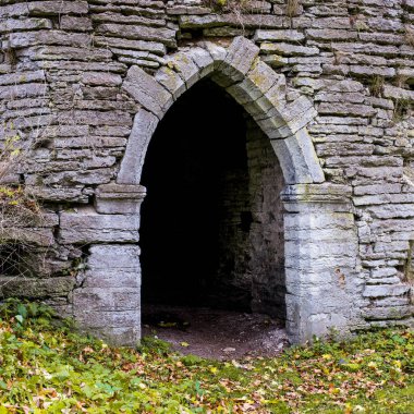 Parkta manor yakın çekim, açık sonbahar akşamı, Estonya