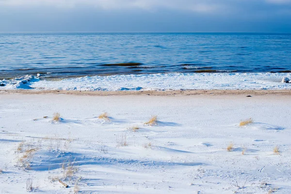 Uma Vista Mar Báltico Frio Dia Inverno Claro Letónia — Fotografia de Stock