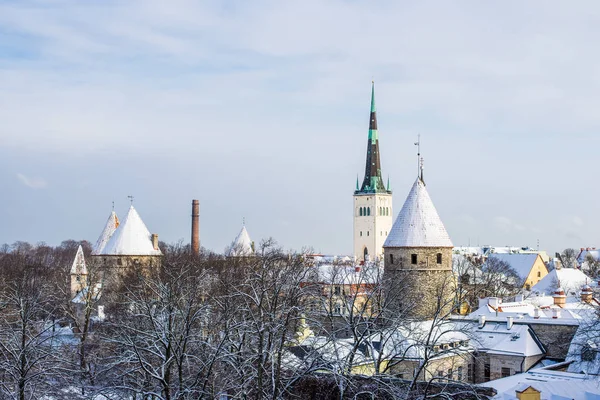 Zonnige Winterdag Blauwe Lucht Wolken Een Panoramisch Uitzicht Oude Stad — Stockfoto