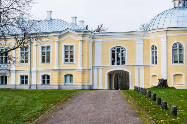 Parkta Manor Yakın Çekim Açık Sonbahar Akşamı Estonya — Stok fotoğraf