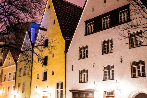 Geceleri Karla Kaplı Boş Bir Sokak Tallinn Eski Kenti Estonya — Stok fotoğraf