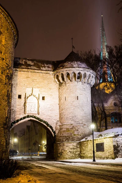 Snow Covered Empty Street Night Old Town Tallinn Estonia — Stock Photo, Image