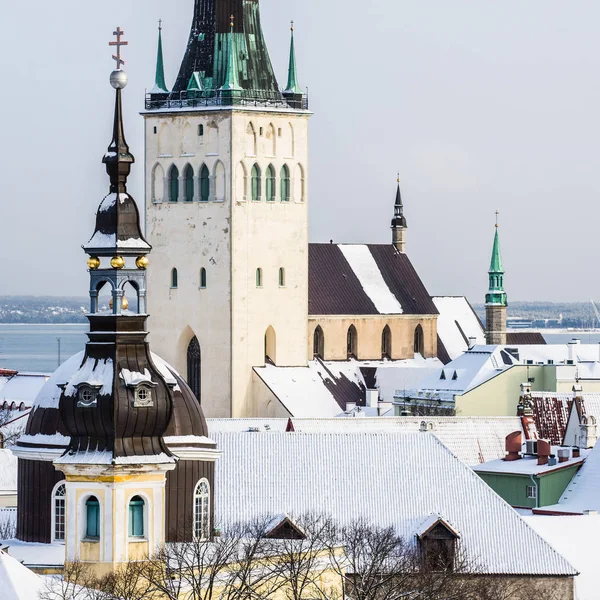 Zonnige Winterdag Blauwe Lucht Wolken Een Panoramisch Uitzicht Oude Stad — Stockfoto