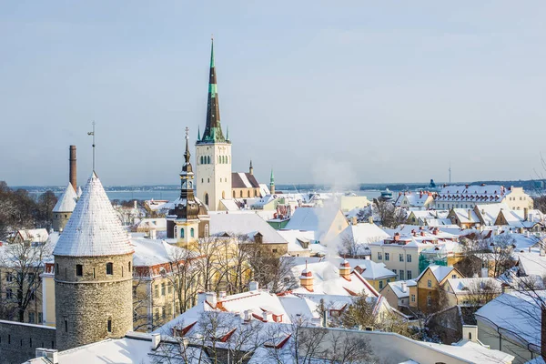 Zonnige Winterdag Blauwe Lucht Wolken Een Panoramisch Uitzicht Oude Stad — Stockfoto