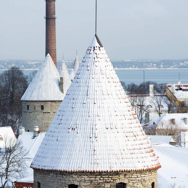 Zimowe Stare Miasto Tallinnie Estonia Pogodne Dni Wieże Miejskie Kościół — Zdjęcie stockowe