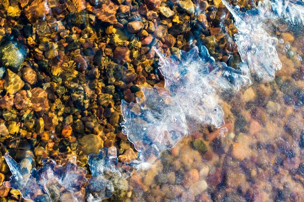 Красочные Камни Ледяной Водой Моря Латвия — стоковое фото