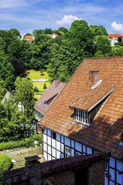 Domy na ulicy w Tecklenburg Niemcy na słoneczne lato da — Zdjęcie stockowe