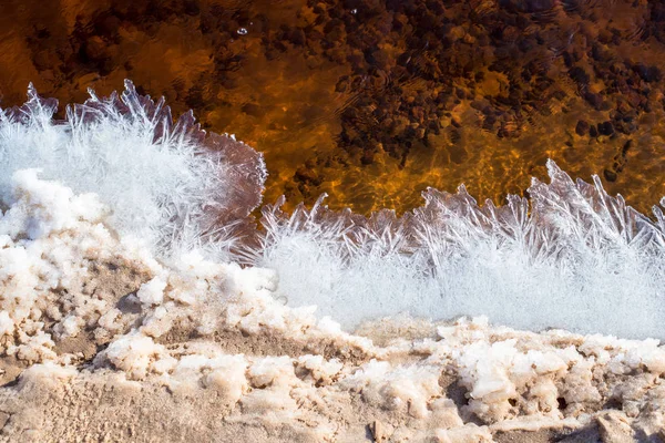 Färgglada Stenar Det Frusna Vattnet Havet Lettland — Stockfoto