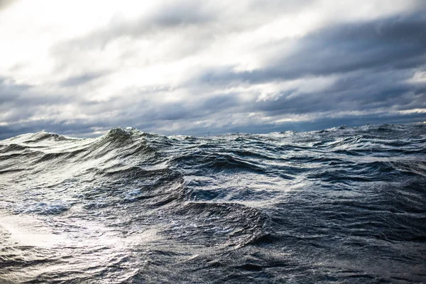 Navegação Inverno Mar Azul Frio Pôr Sol Ondas Nuvens Noruega — Fotografia de Stock