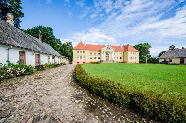 Una Vista Sul Durbes Manor Una Giornata Estiva Soleggiata Lettonia — Foto Stock