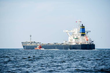 Toplu terminal. Kargo limanı vinç inşaatları. Renkli industri