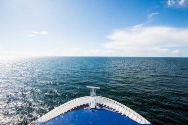 Rota Estonya-Finlandiya üzerinde feribot Finlandiya Körfezi görünümü. Güneşli yaz günü