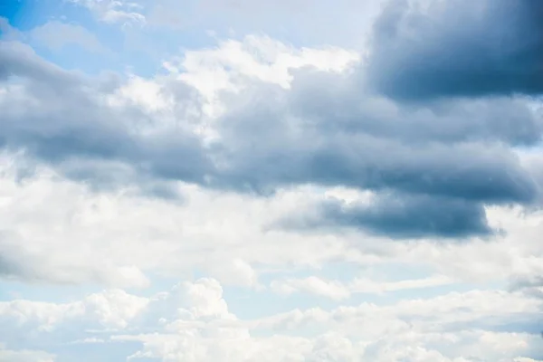 Dia Verão Nuvens Céu Azul Letónia — Fotografia de Stock