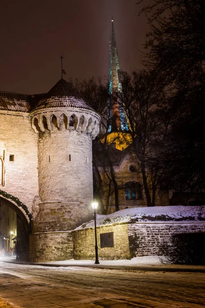 Snow Covered Empty Street Night Old Town Tallinn Estonia — Stock Photo, Image