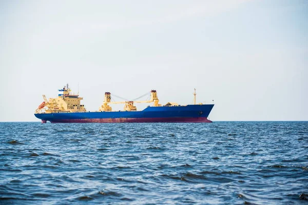 Vrachtschip Open Oostzee Een Bewolkte Dag Letland — Stockfoto