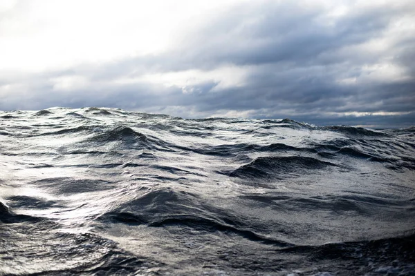 Voile Hiver Mer Bleue Froide Coucher Soleil Vagues Nuages Norvège — Photo