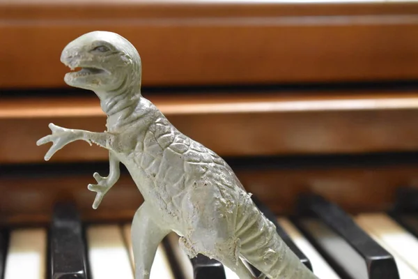 Dinossauro Legal, Dino Ouvindo Música Mascote De Desenho Para