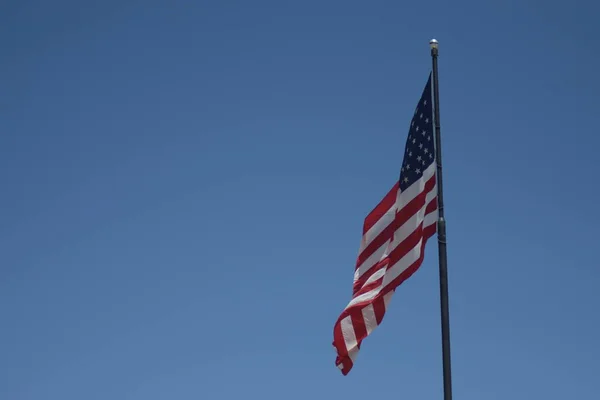 Nahaufnahme Amerikanische Flagge Blauer Himmel — Stockfoto