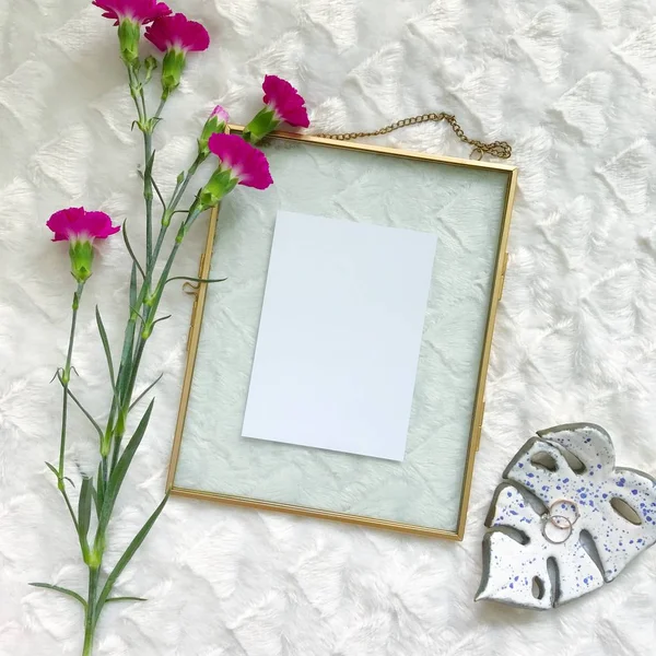 Çerçeveli Kartpostal Mock Up Lifestyle Flat Lay