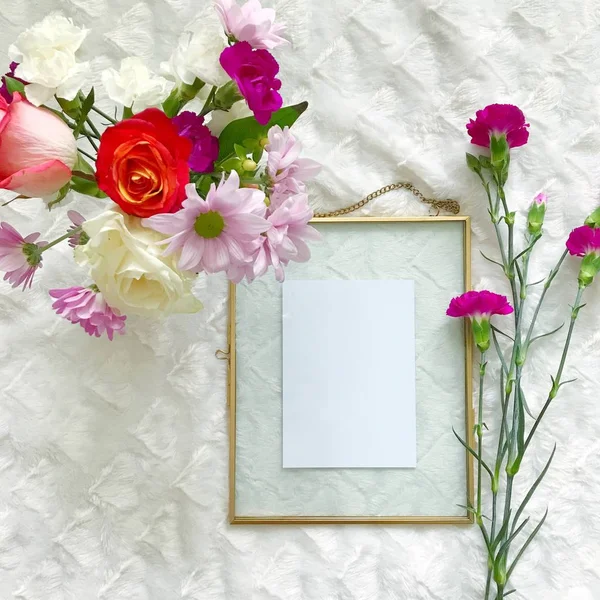 Çerçeveli Kartpostal Mock Up Lifestyle Flat Lay