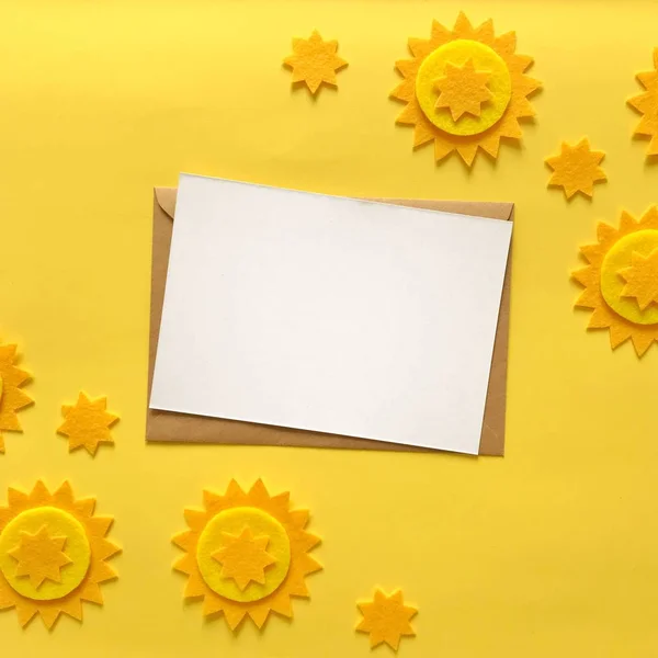 Sarı Yıldızlar Arka Planda Beyaz Boş Kartpostal