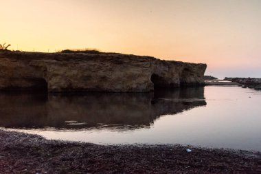 Cirica Körfezi'nin gün doğumunda manzara, Sicilya, İtalya