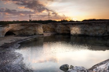 Cirica Körfezi'nin gün doğumunda manzara, Sicilya, İtalya