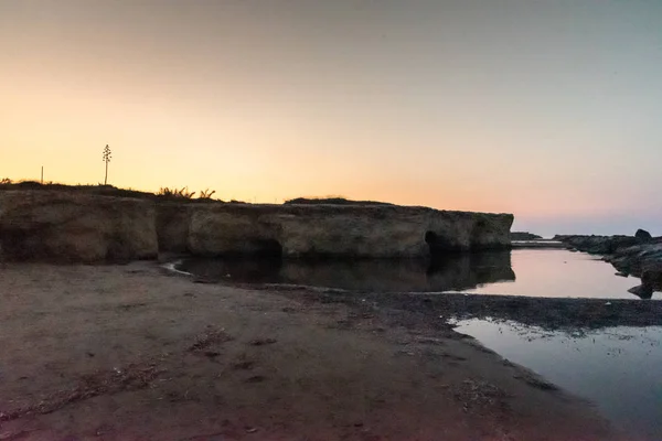 Vista ao nascer do sol da Baía de Cirica, Sicília, Itália — Fotografia de Stock