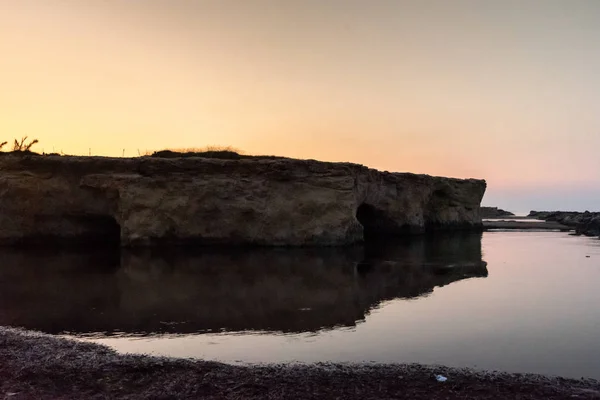 Uitzicht bij zonsopgang van de baai van Cirica, Sicilië, Italië — Stockfoto