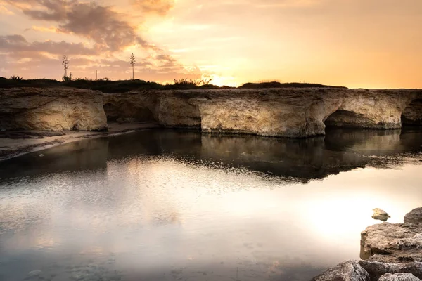 Cirica Körfezi'nin gün doğumunda manzara, Sicilya, İtalya