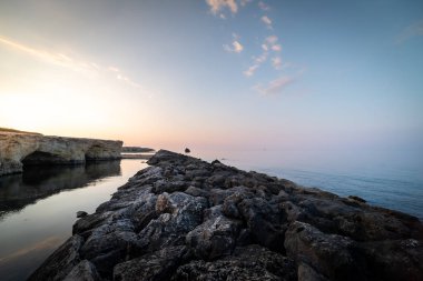 Cirica Körfezi'nin gün doğumunda manzara, Sicilya, İtalya