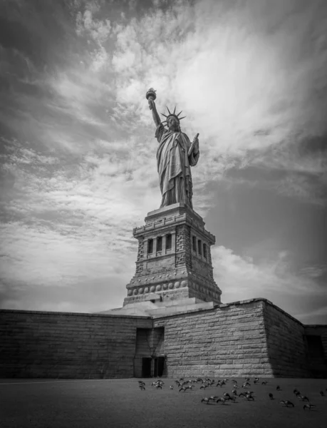 Het Vrijheidsbeeld in New York City, USA — Stockfoto