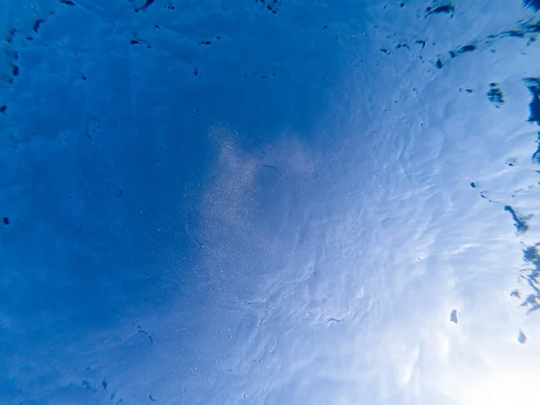 Vista da superfície da água subaquática — Fotografia de Stock