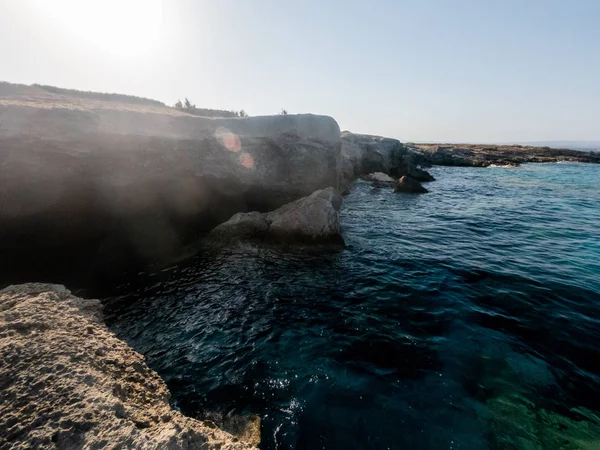 西西里岛的圣洛伦索岩石海滩 — 图库照片