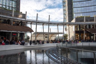 Gae Aulenti meydanının görünümü