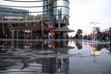 Gae Aulenti meydanının görünümü