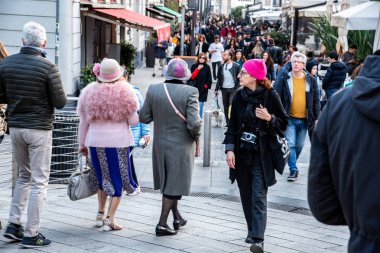 Milano 'daki Corso Como caddesinin manzarası