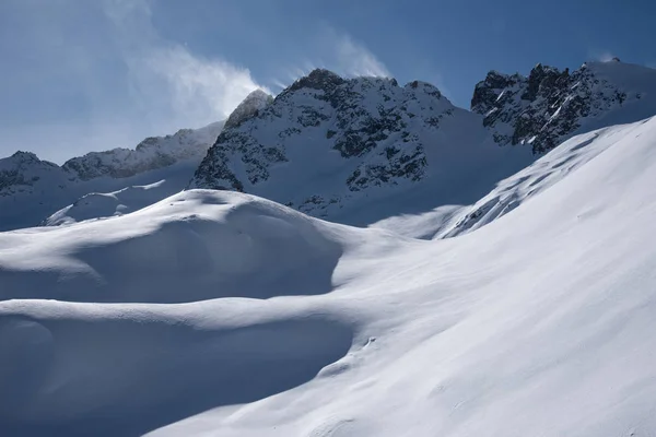 Uitzicht op de bergen rond de tonale pas van de Paradiso l — Stockfoto