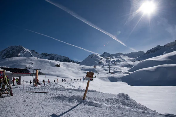 Blick auf die Berge rund um den Tonale Pass vom Paradiso l — Stockfoto