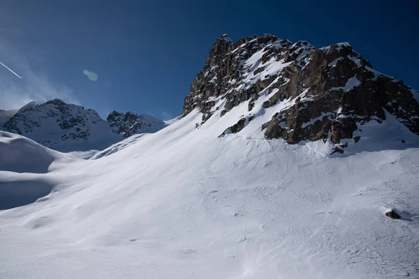 Uitzicht op de bergen rond de tonale pas van de Paradiso l — Stockfoto