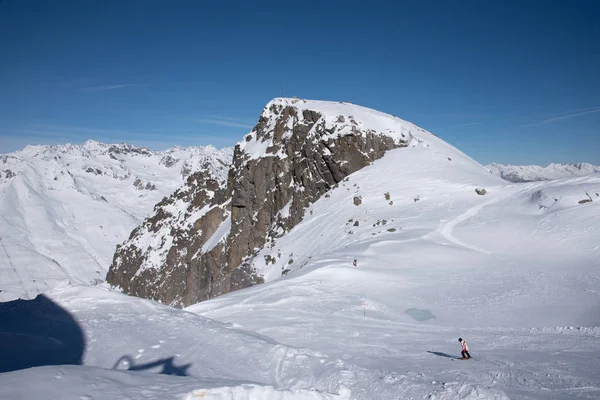 Uitzicht op de bergen rond de tonale pas van de Paradiso l — Stockfoto