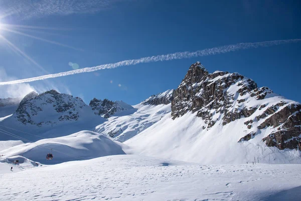 Blick auf die Berge rund um den Tonale Pass vom Paradiso l — Stockfoto